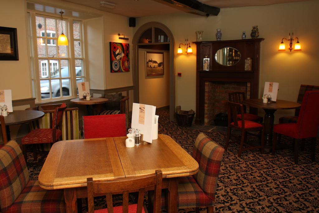 The Bear Hotel By Greene King Inns Hungerford Buitenkant foto