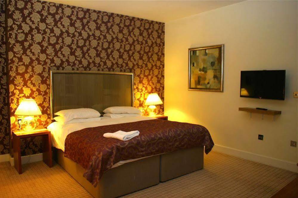 The Bear Hotel By Greene King Inns Hungerford Buitenkant foto