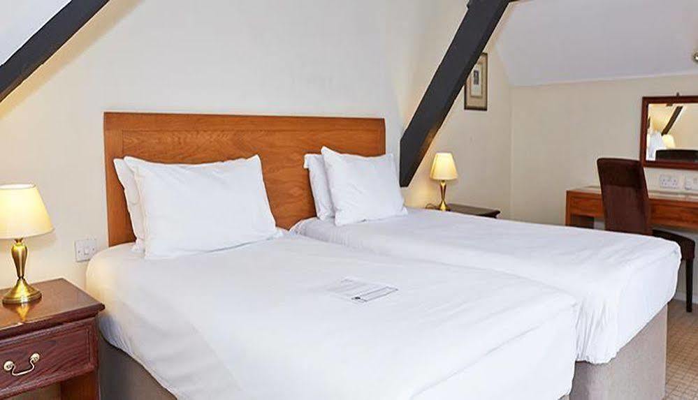 The Bear Hotel By Greene King Inns Hungerford Buitenkant foto